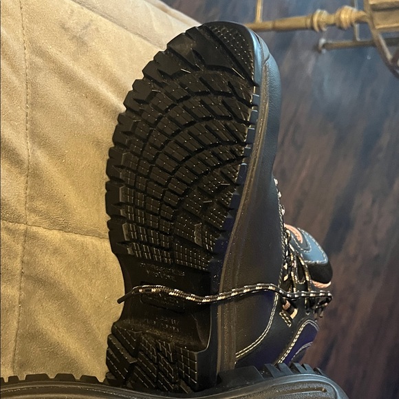 Brand new-never worn.  Industrial work boots.  Avenger- black/pink. - Picture 7 of 9